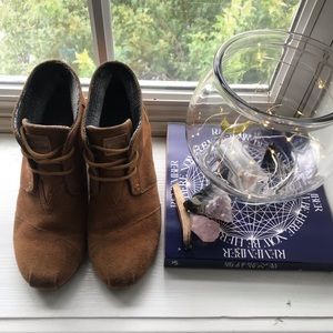 Tom’s • Desert Wedge